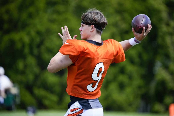 Den fjärde quarterbacken att tjäna den högsta årslönen i NFLs historia i sommar